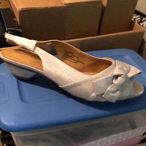 Comfortveiw ladies flats silver size 10 wide